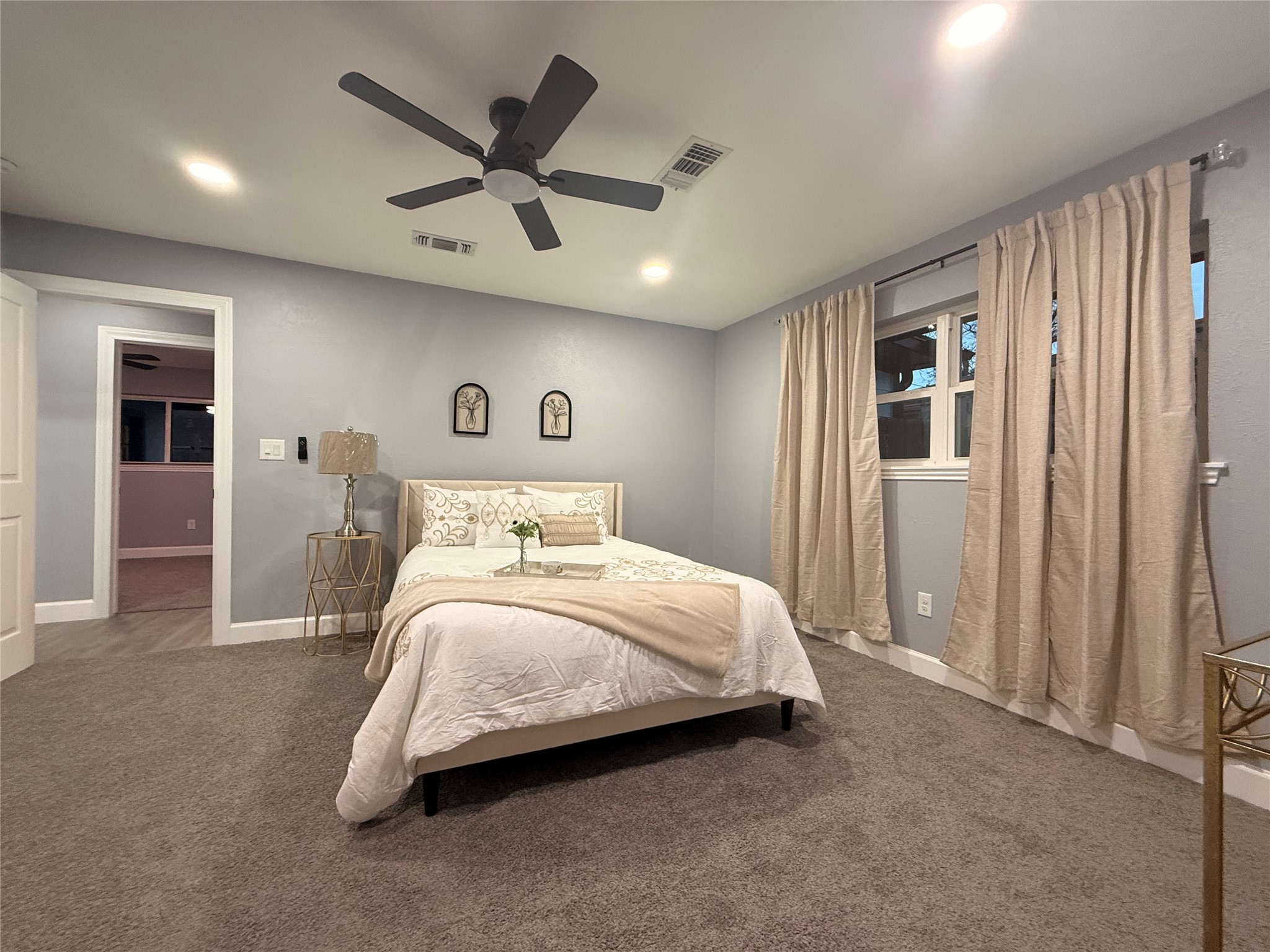 143 Mill Stream Lane Houston, TX 77060 - Photo 5 of 10 Spacious Primary bedroom