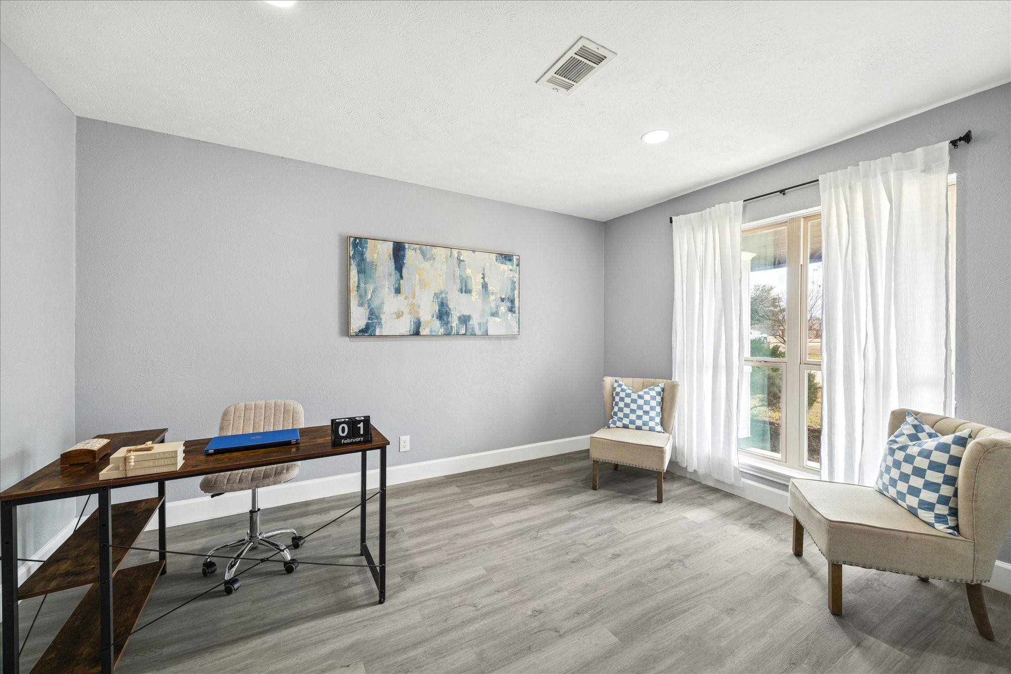 143 Mill Stream Lane Houston, TX 77060 - Photo 7 of 20 a living room with furniture and a window