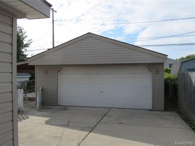 25904 Reeck Road Trenton, MI 48183 - Photo 25 of 25 261-922030 garage.JPG