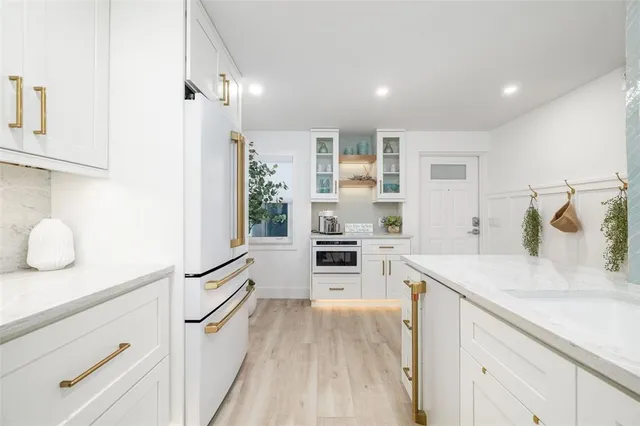 $10,000 | 19 Whispering Sands Drive, Unit 302, Sarasota, FL 34242