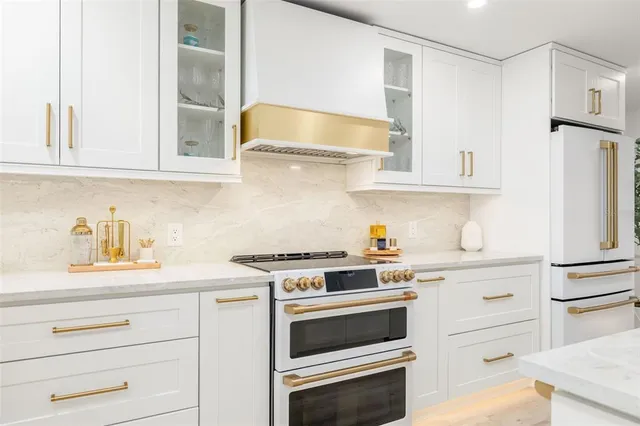 $10,000 | 19 Whispering Sands Drive, Unit 302, Sarasota, FL 34242