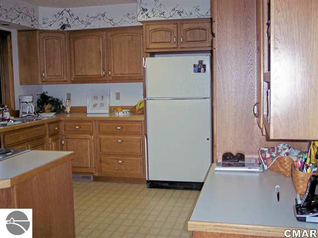 2420 West Wing Road Mount Pleasant, MI 48858 - Photo 10 of 17 1774207-9.JPG