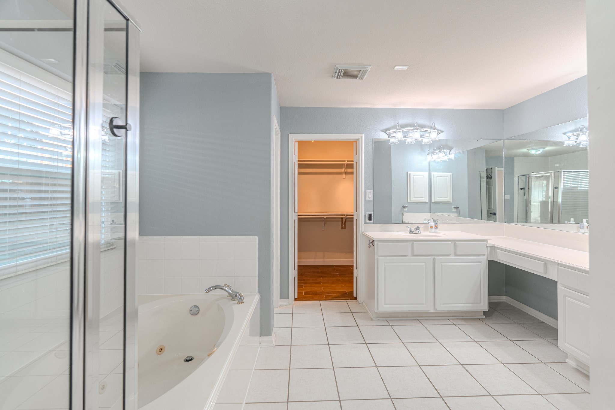 1107 Compass Cove Circle Spring, TX 77379 - Photo 23 of 42 a large bathroom with a sink a mirror and a bathtub