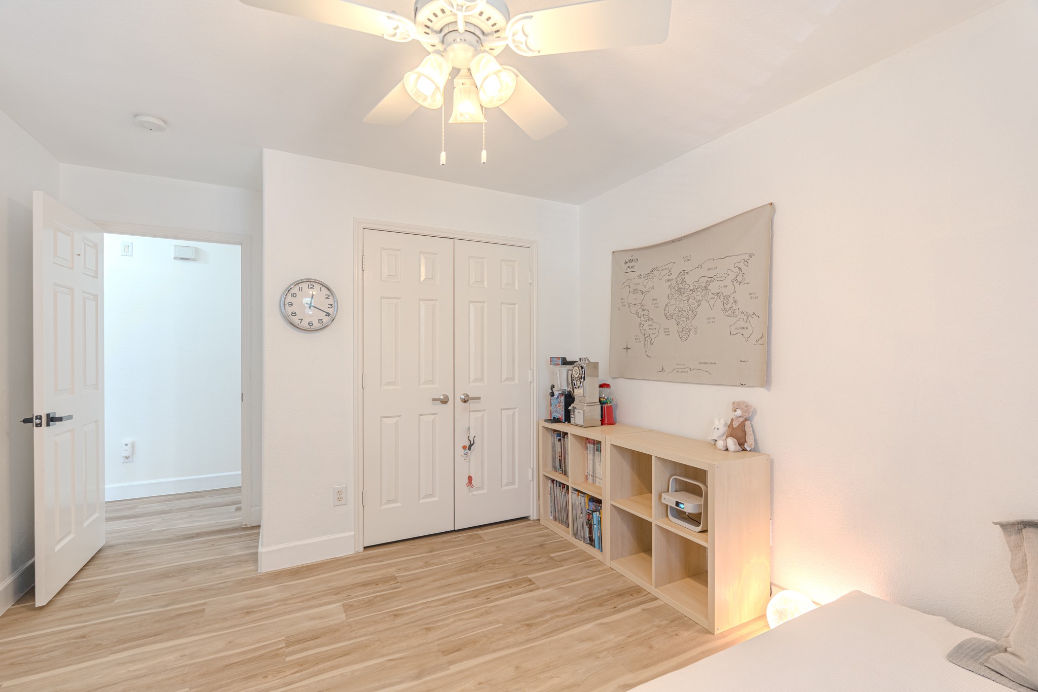 1107 Compass Cove Circle Spring, TX 77379 - Photo 33 of 42 a view of a livingroom with a workspace