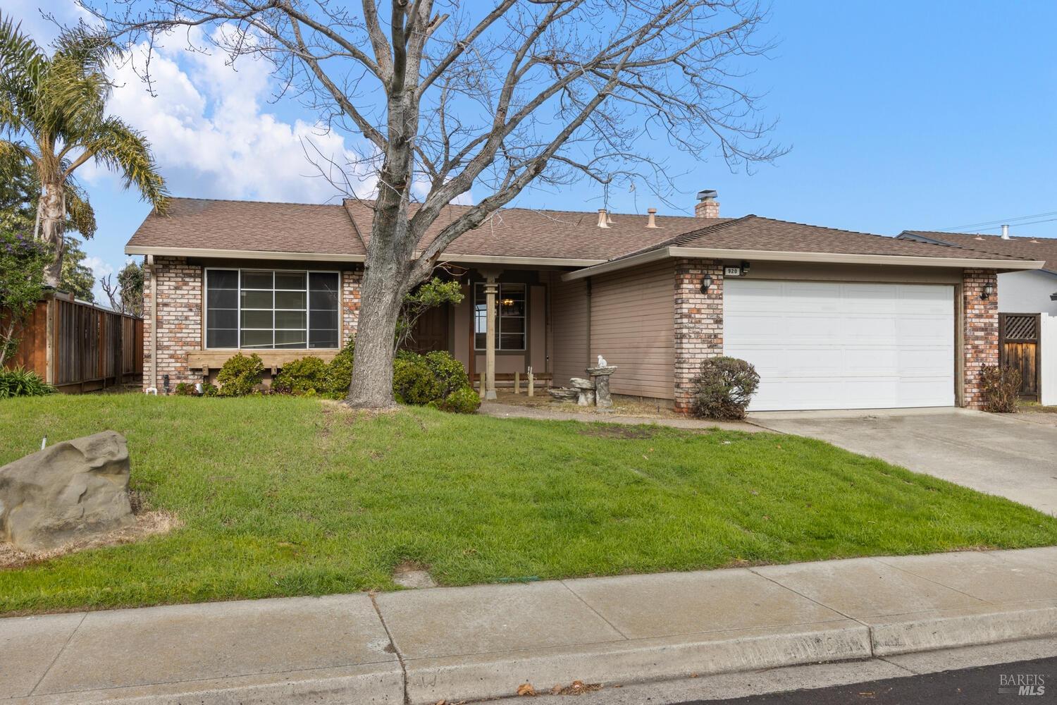 920 Rock Ridge Way Pittsburg, CA 94565 - Photo 1 of 1 front view of a house with a yard