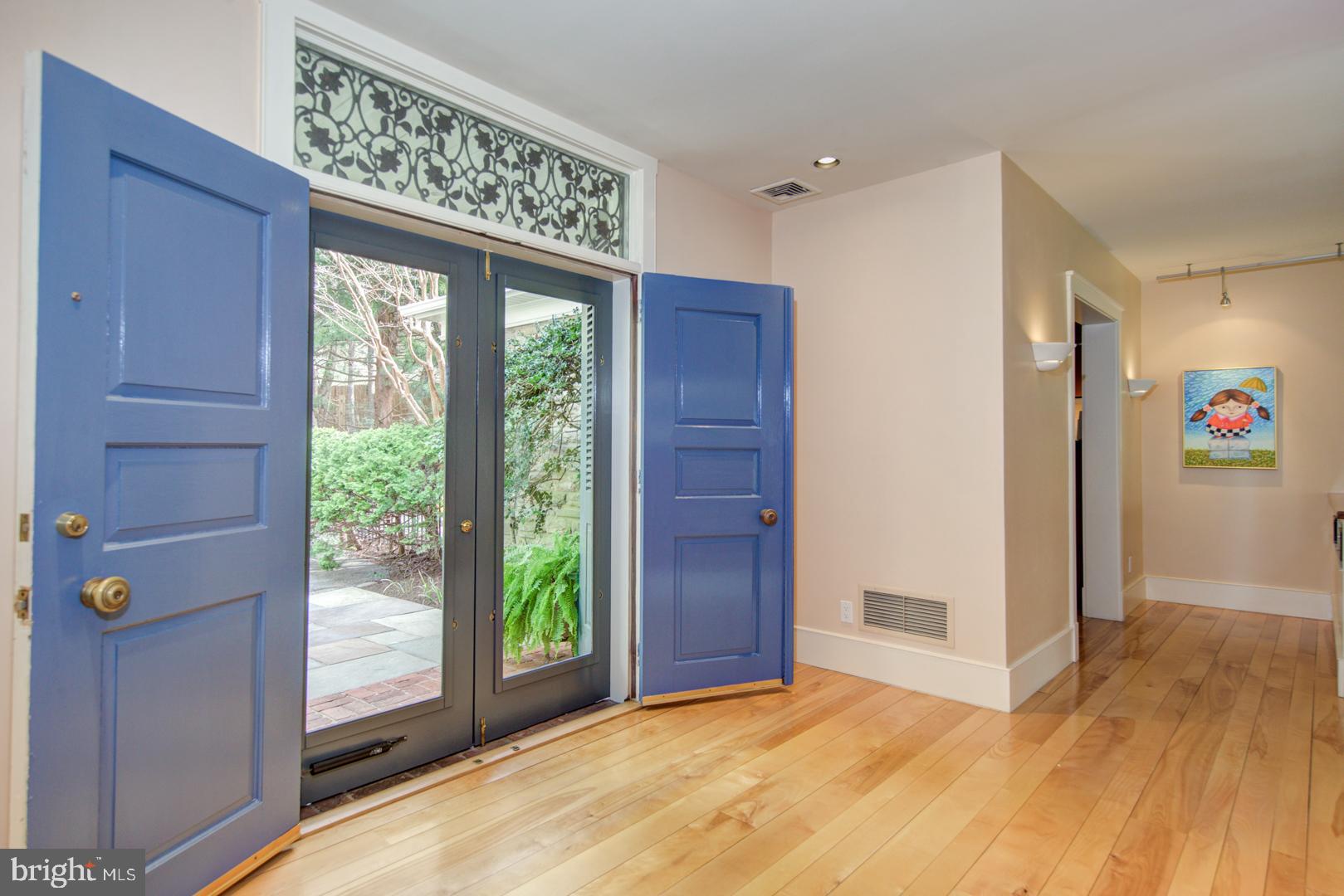 723 Glengarry Road Philadelphia, PA 19118 - Photo 3 of 30 Gallery Image 3