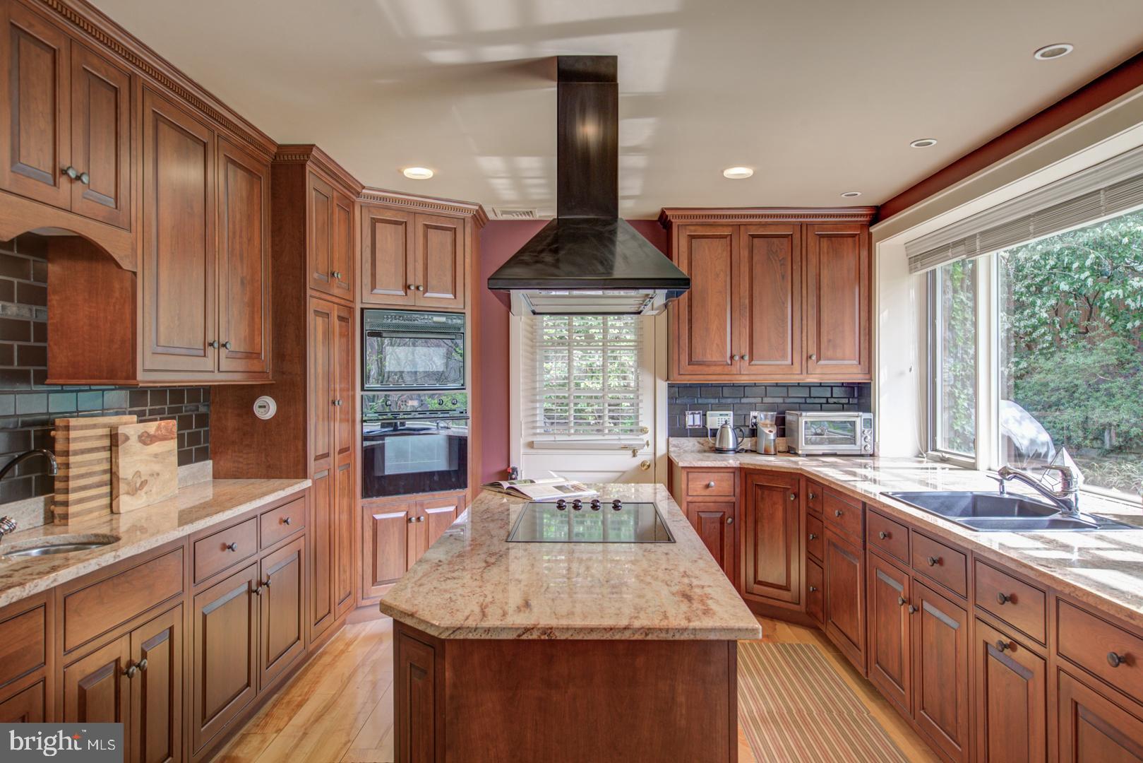 723 Glengarry Road Philadelphia, PA 19118 - Photo 8 of 30 Gallery Image 8