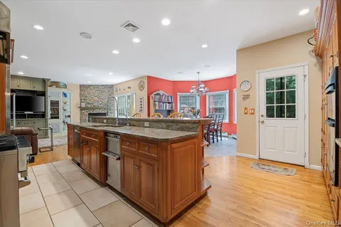 $1,999,999 | 1040 Washington Avenue, Plainview, NY 11803