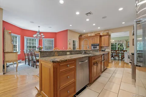 $1,999,999 | 1040 Washington Avenue, Plainview, NY 11803