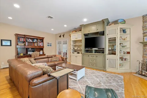 $1,999,999 | 1040 Washington Avenue, Plainview, NY 11803