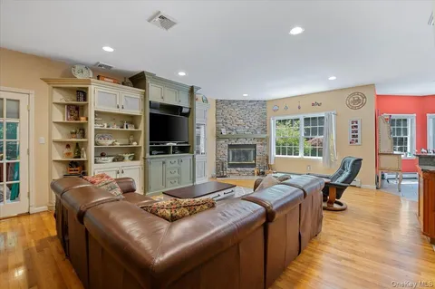 $1,999,999 | 1040 Washington Avenue, Plainview, NY 11803