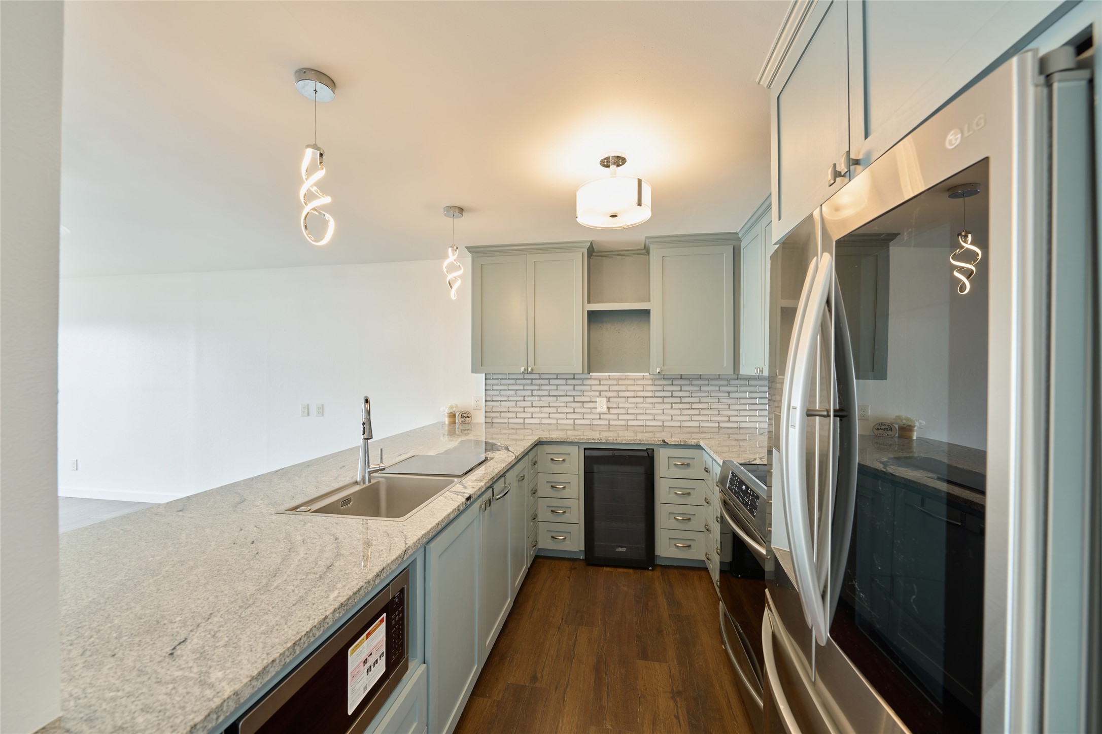 801 River Road, Unit E111 Montgomery, TX 77356 - Photo 10 of 24 a kitchen with a sink stove and refrigerator