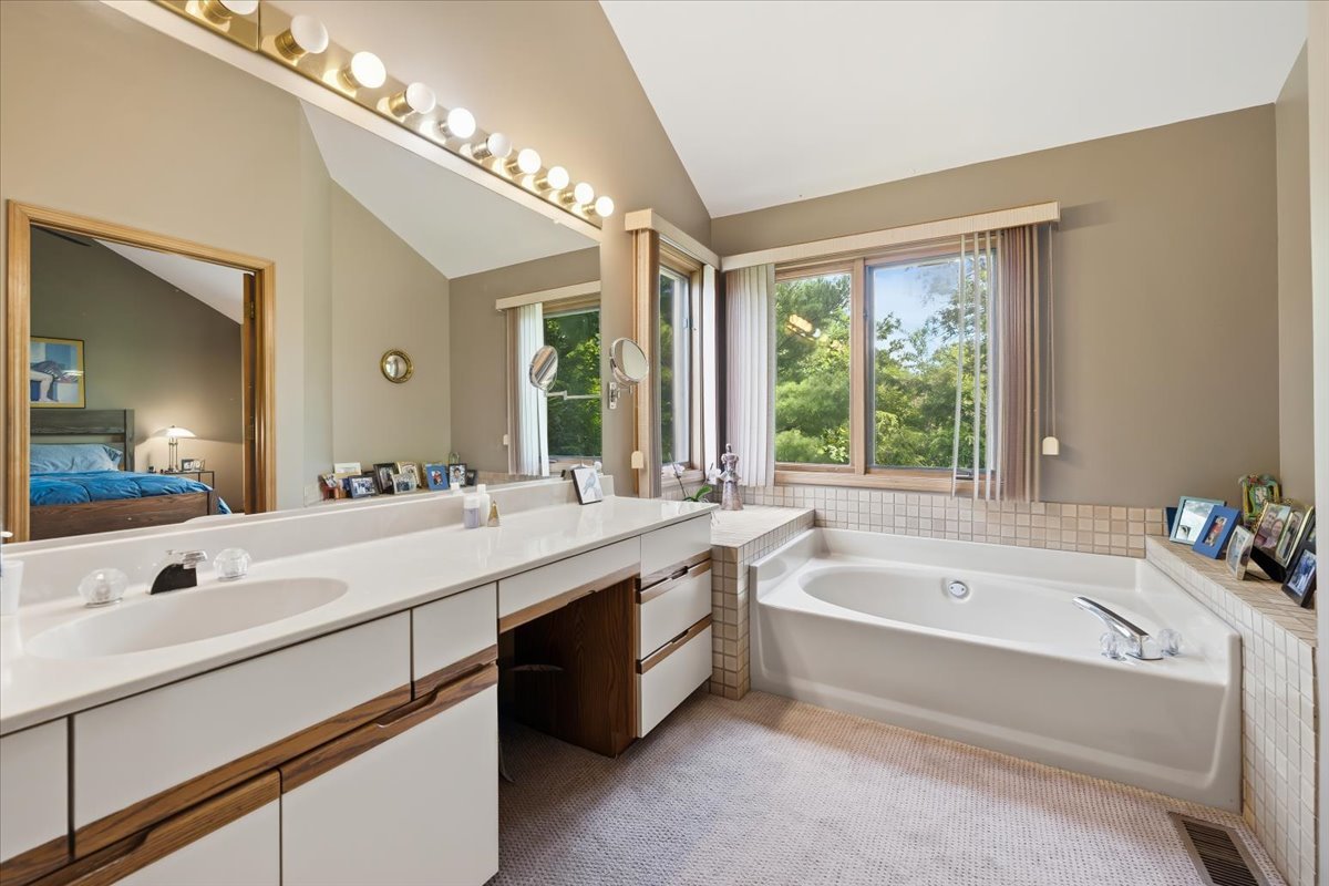 1755 Wiesbrook Road South Wheaton, IL 60189 - Photo 18 of 28