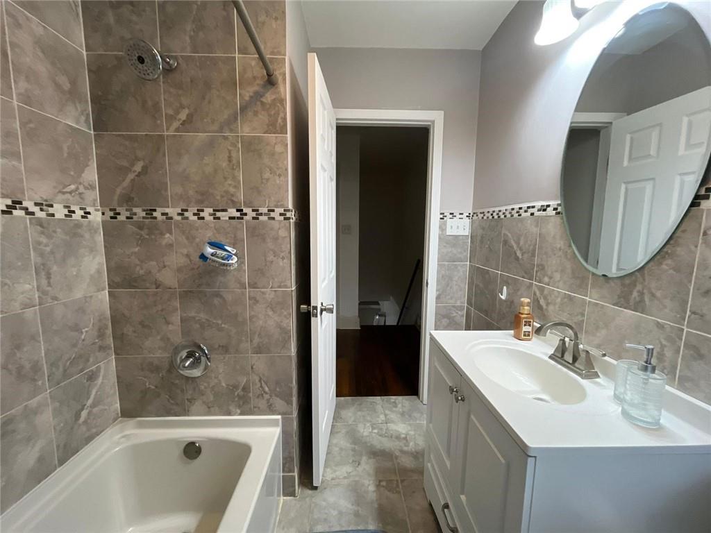 518 Belgreen Place, Unit 516 Pittsburgh, PA 15213 - Photo 12 of 17 a bathroom with a bathtub and a sink