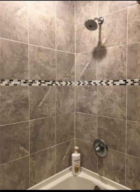 518 Belgreen Place, Unit 516 Pittsburgh, PA 15213 - Photo 13 of 17 a bathroom with a shower