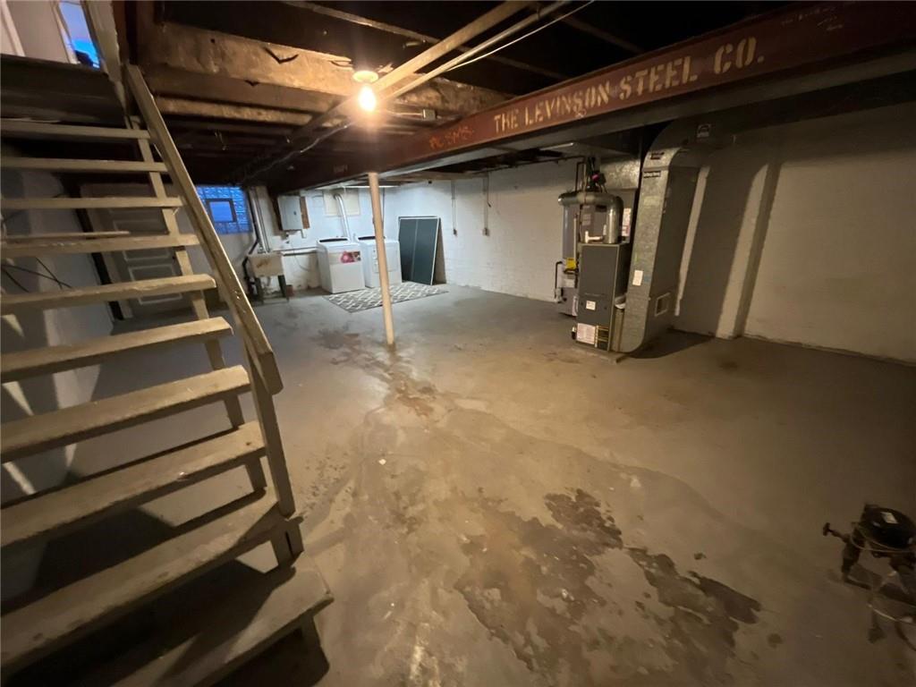 518 Belgreen Place, Unit 516 Pittsburgh, PA 15213 - Photo 16 of 17 a view of an empty room with stairs