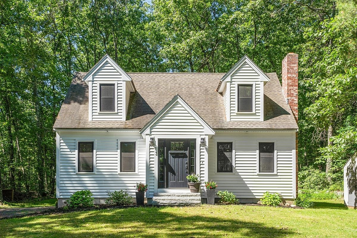 3 Showell Pond Road Sandown, NH 03873 - Photo 2 of 37