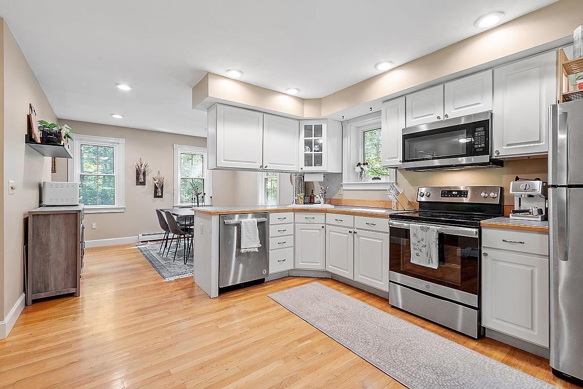 3 Showell Pond Road Sandown, NH 03873 - Photo 23 of 37