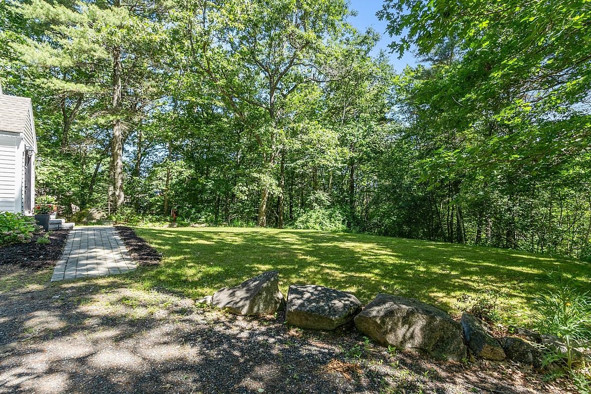 3 Showell Pond Road Sandown, NH 03873 - Photo 4 of 37