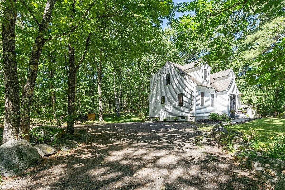 3 Showell Pond Road Sandown, NH 03873 - Photo 5 of 37