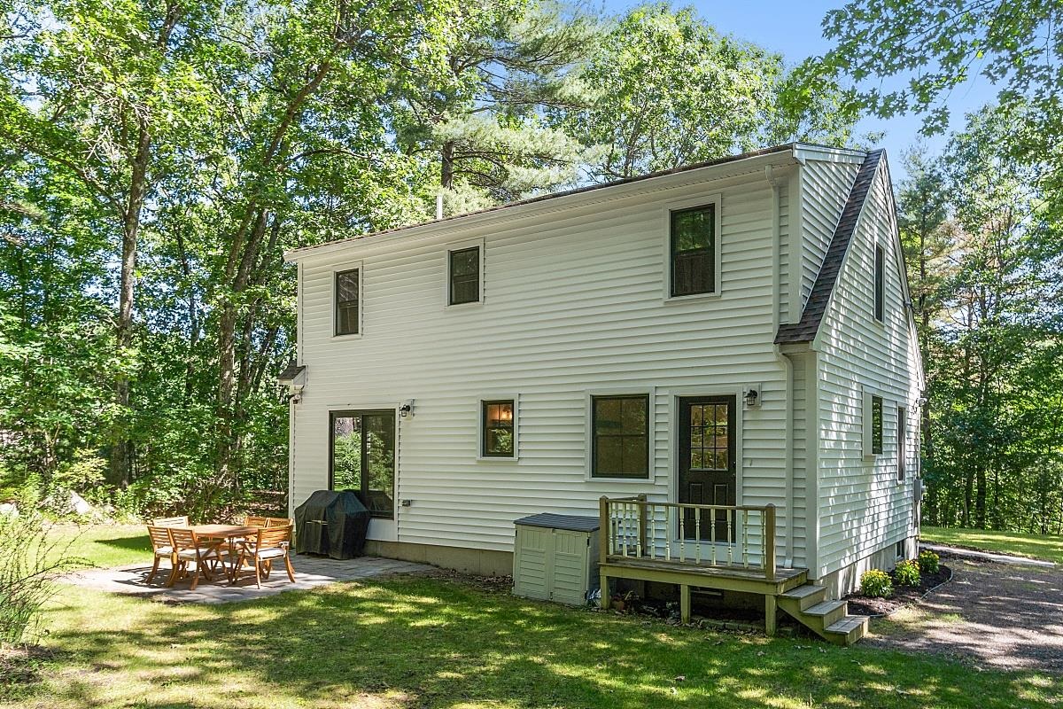 3 Showell Pond Road Sandown, NH 03873 - Photo 6 of 37