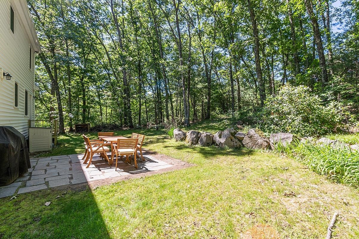 3 Showell Pond Road Sandown, NH 03873 - Photo 7 of 37
