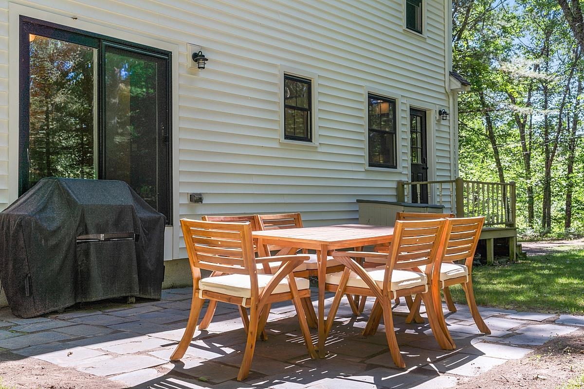 3 Showell Pond Road Sandown, NH 03873 - Photo 9 of 37