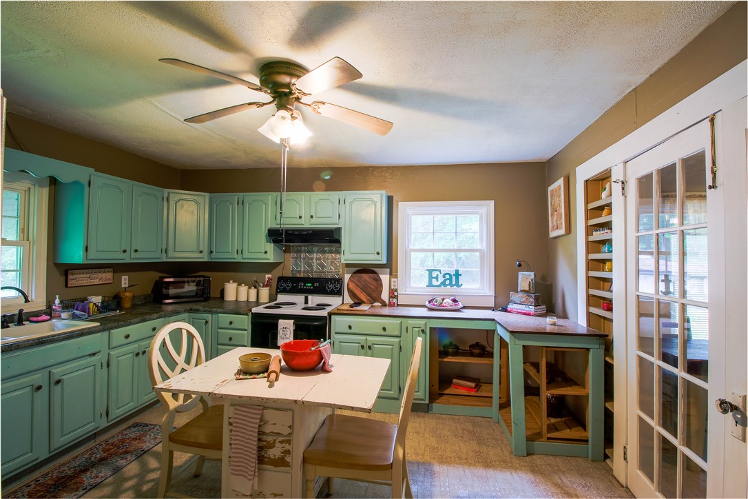 130 South King Street Seneca, SC 29678 - Photo 5 of 20