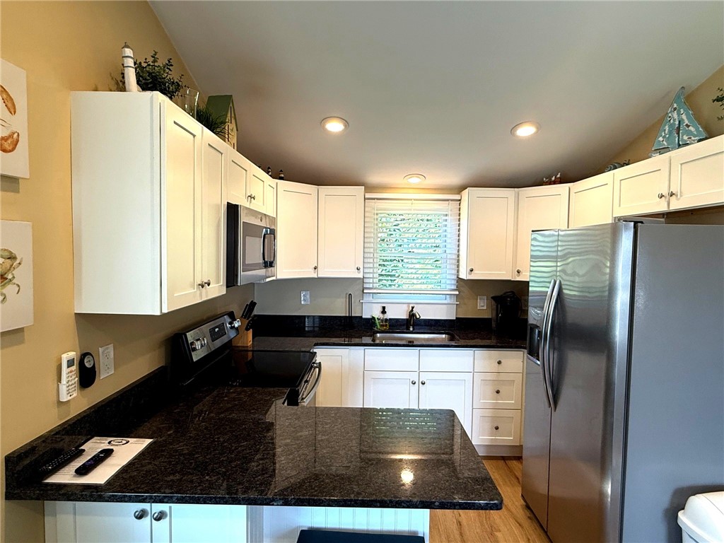 11 Sherman Road, Unit B South Kingstown, RI 02879 - Photo 2 of 10