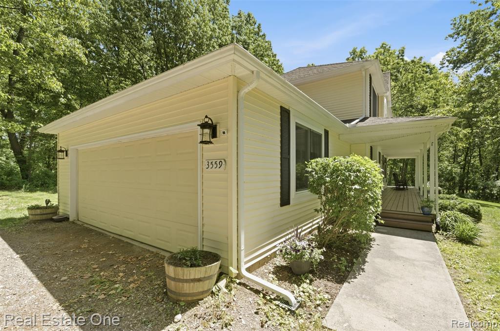 3559 Perry Lake Road Ortonville, MI 48462 - Photo 7 of 41