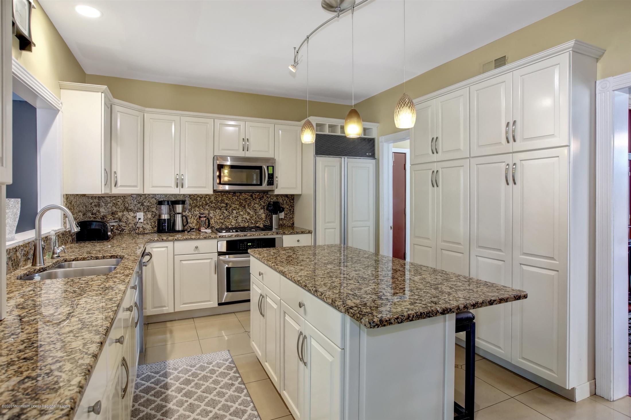 1 Rue Monet Jackson, NJ 08527 - Photo 14 of 35 12-Kitchen