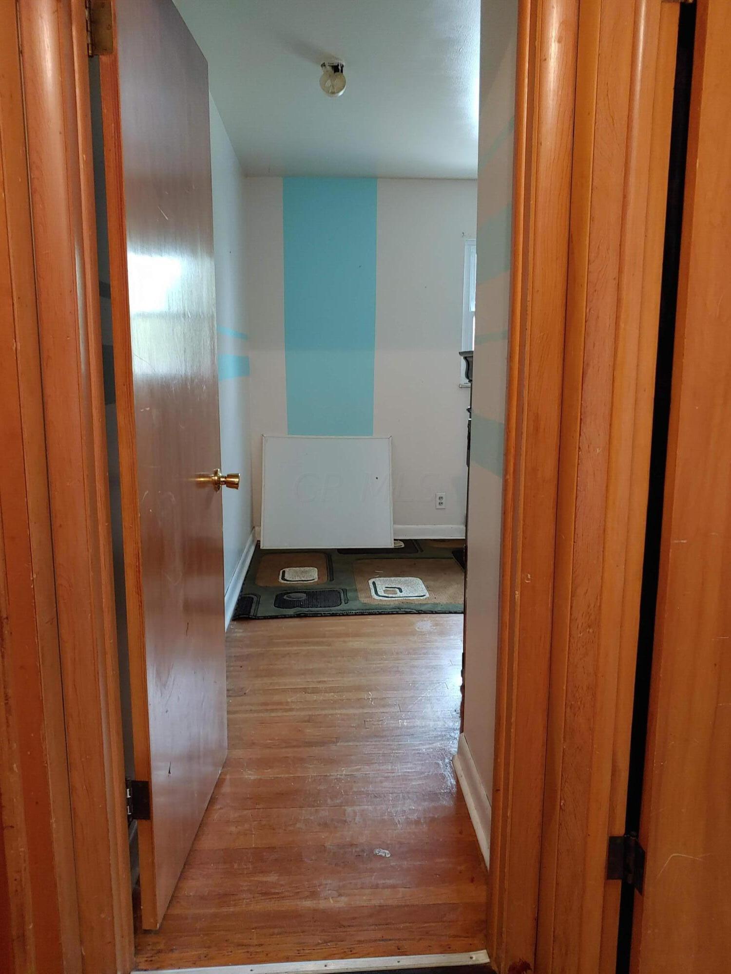 859 Brixham Road Columbus, OH 43204 - Photo 7 of 11 Bedroom