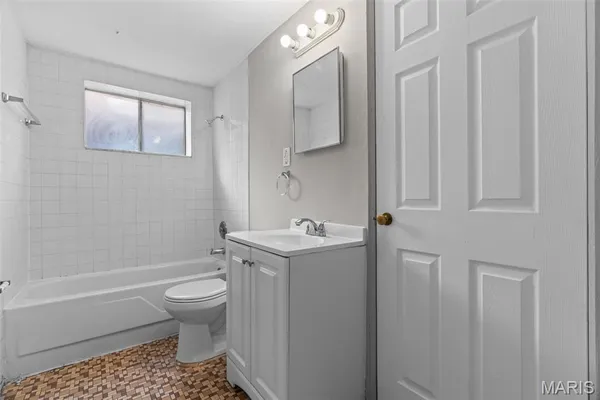 $3,800,000 | 1000 Wild Cherry Lane, University City, MO 63130