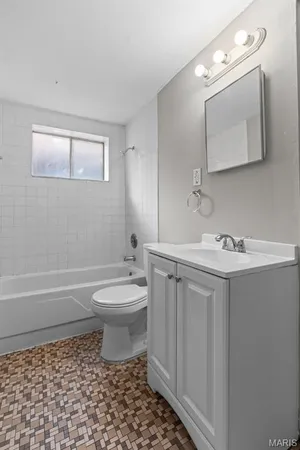$3,800,000 | 1000 Wild Cherry Lane, University City, MO 63130