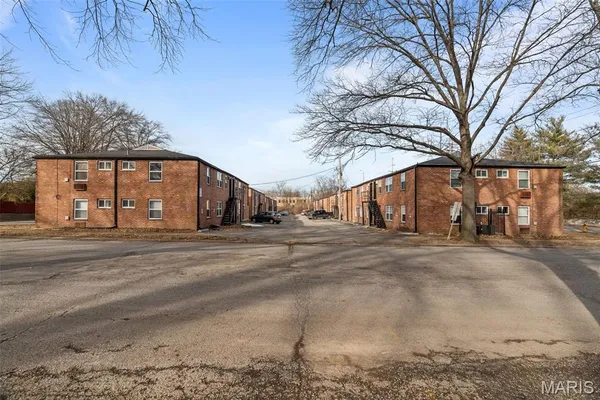 $3,800,000 | 1000 Wild Cherry Lane, University City, MO 63130