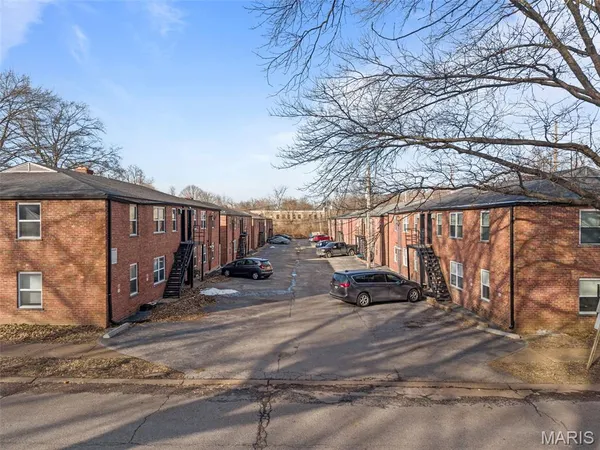 $3,800,000 | 1000 Wild Cherry Lane, University City, MO 63130