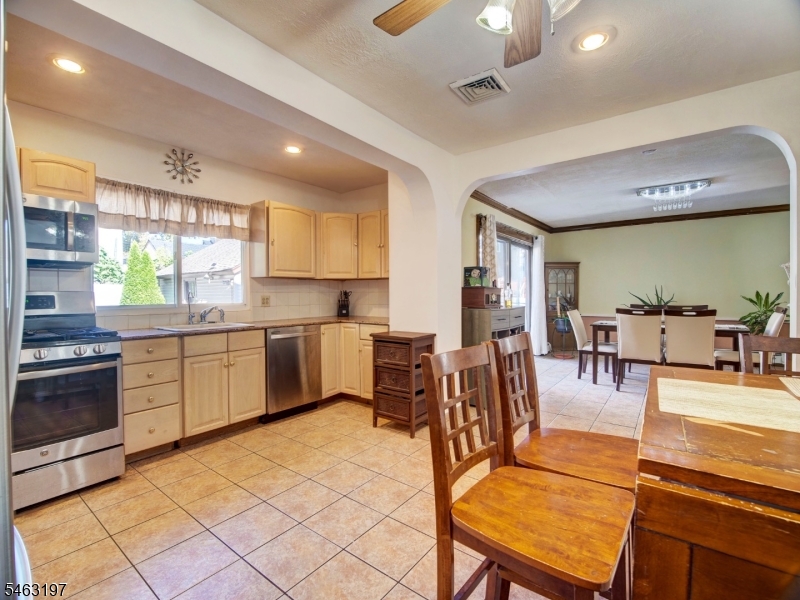 156 Hillside Road Elizabeth, NJ 07208 - Photo 8 of 31 Gallery Image 8