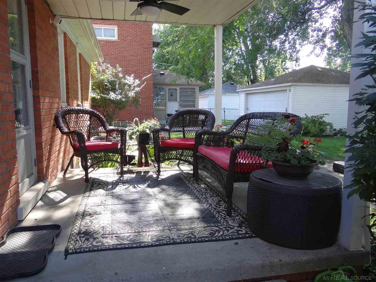 2037 Vernier Road Grosse Pointe, MI 48236 - Photo 37 of 38 50053995-36.JPG