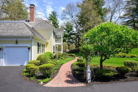 $2,095,000 | 1 Brewer Way, Hingham, MA 02043