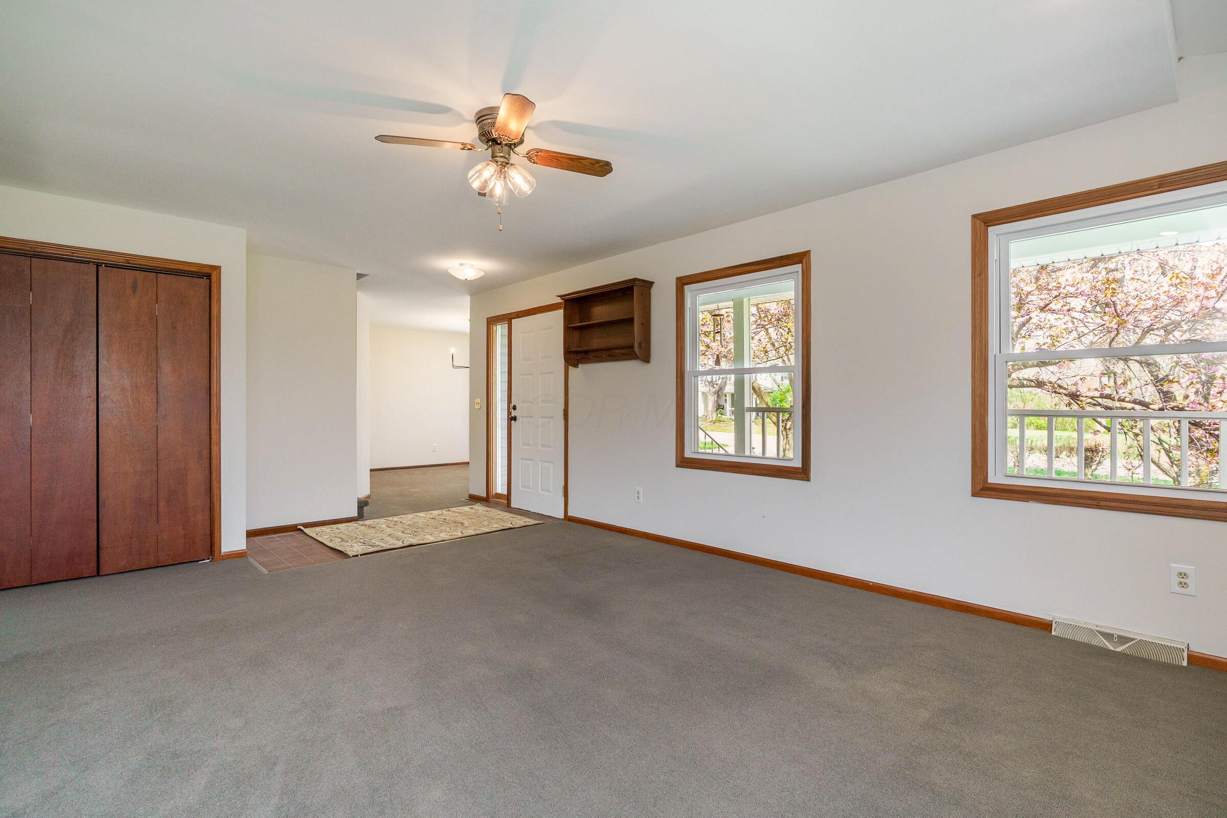 1203 Hiner Road Orient, OH 43146 - Photo 8 of 48 Living Room