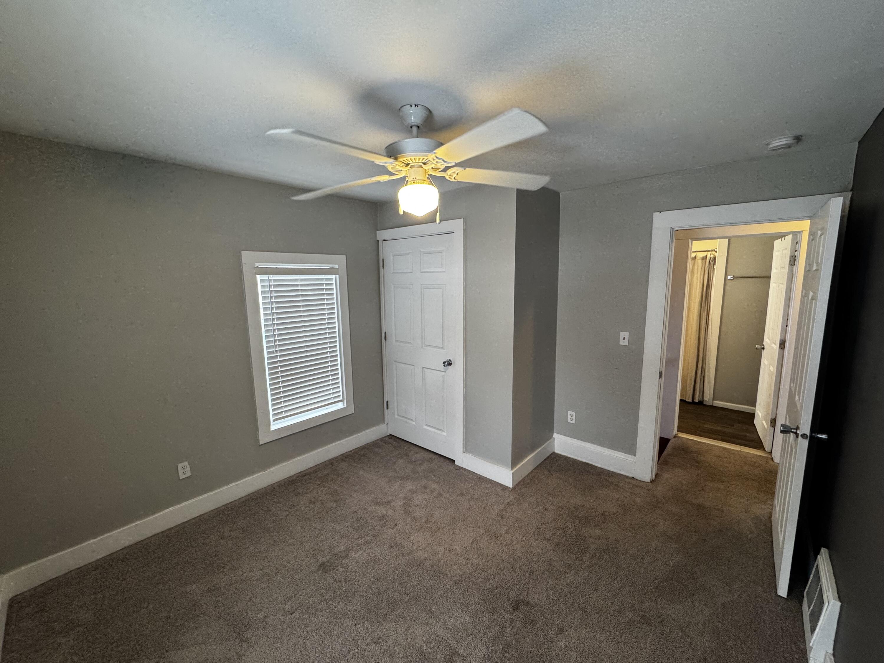 406 Garfield Street Jackson, MI 49203 - Photo 17 of 32 Photo Dec 09 2025, 12 51 29 PM