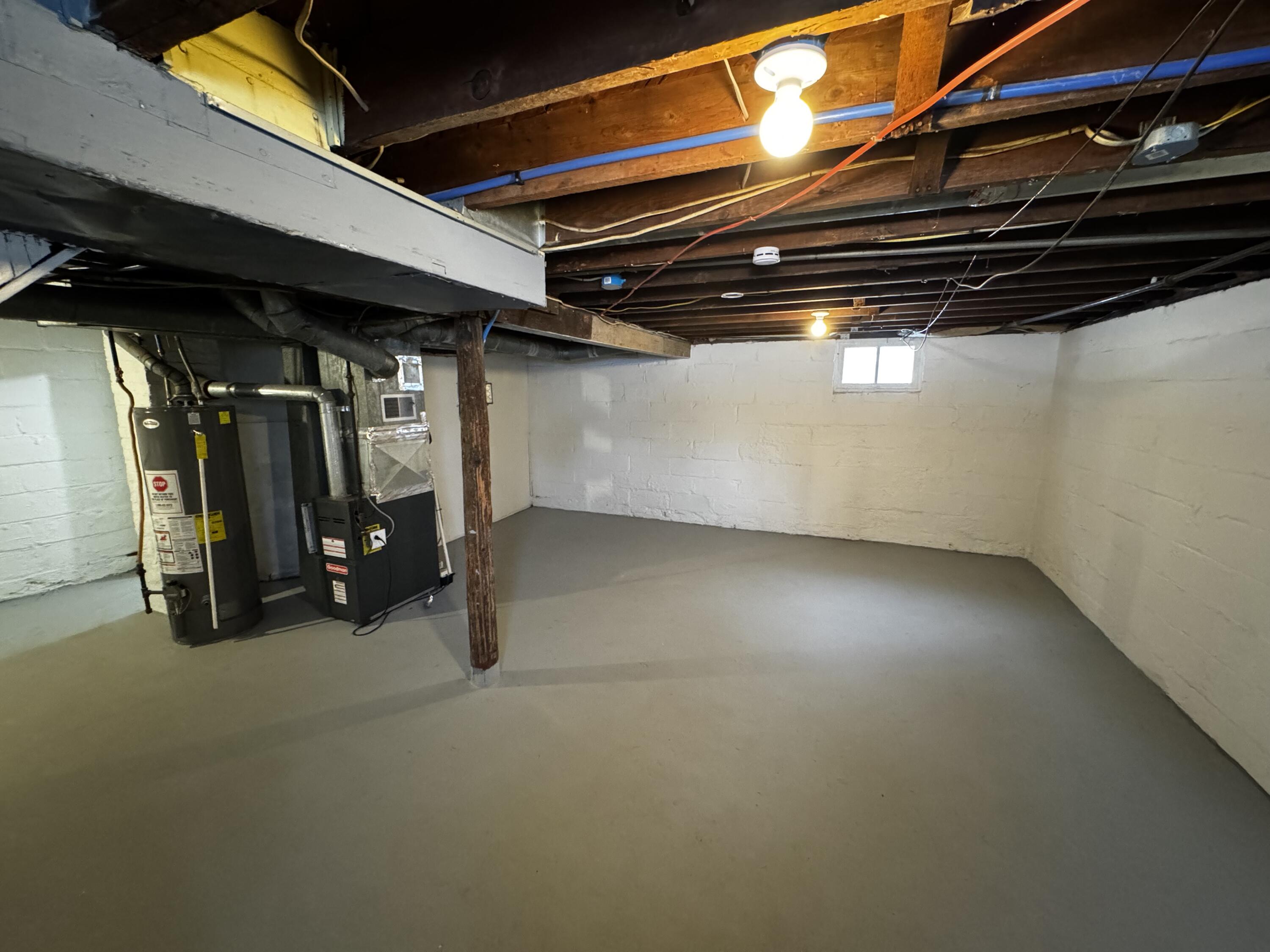 406 Garfield Street Jackson, MI 49203 - Photo 21 of 32 Photo Dec 09 2025, 12 45 17 PM