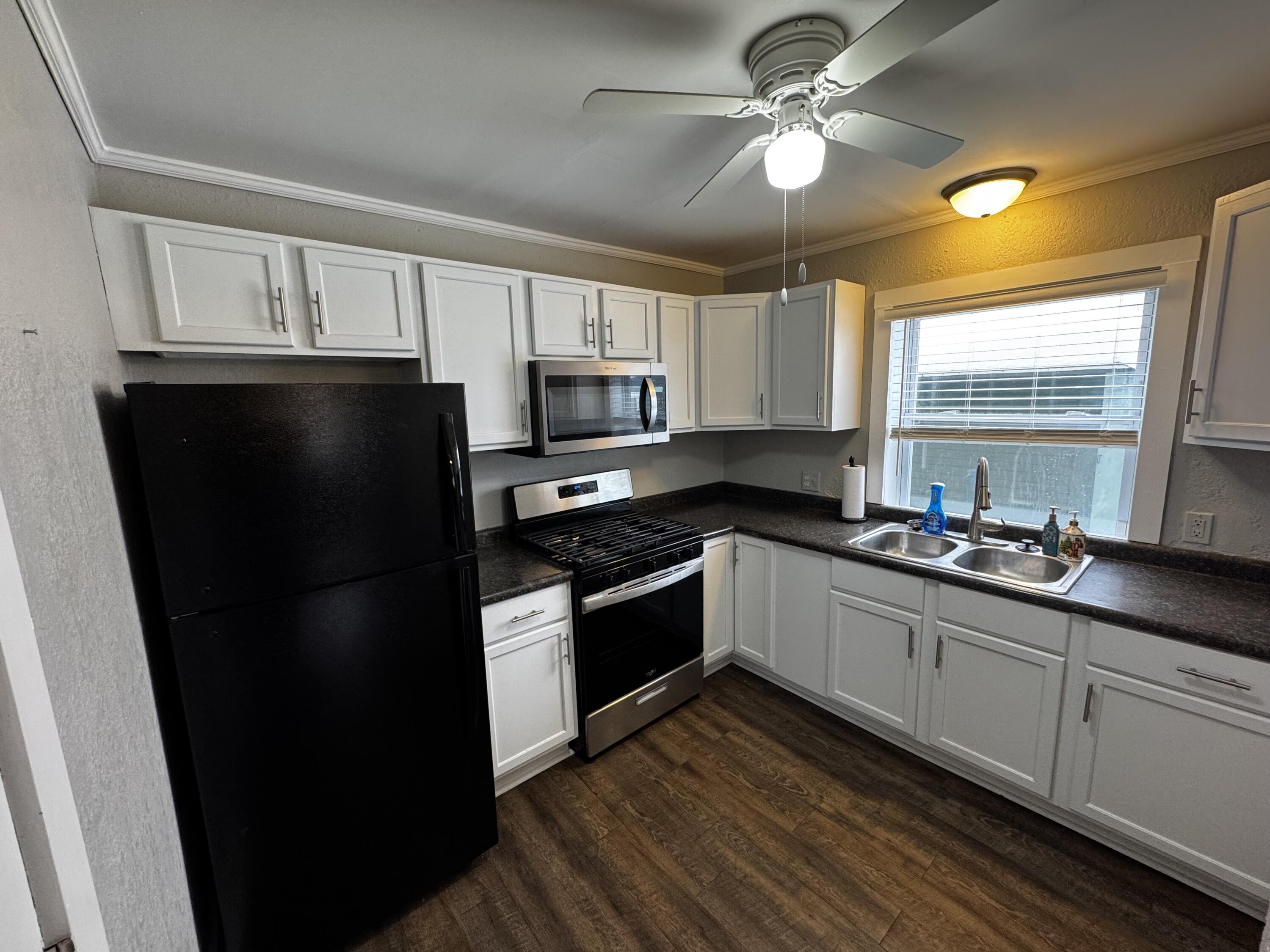 406 Garfield Street Jackson, MI 49203 - Photo 10 of 32 Photo Dec 09 2025, 12 48 11 PM