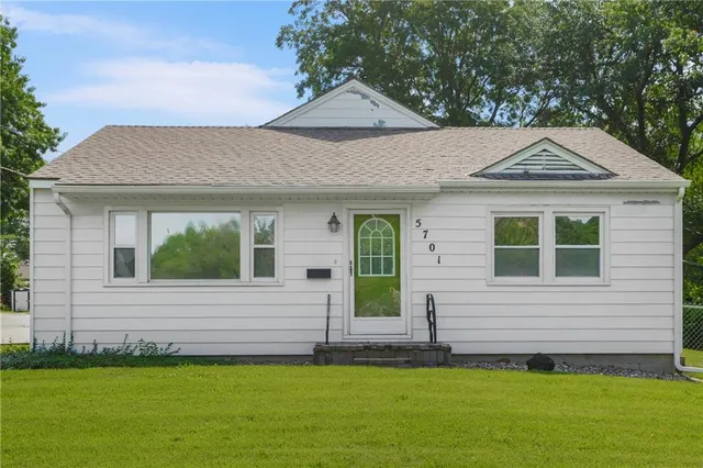 $280,000 | 5701 Russell Street, Mission, KS 66202