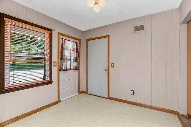 $280,000 | 5701 Russell Street, Mission, KS 66202