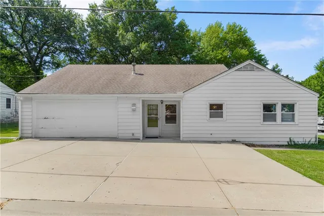 $280,000 | 5701 Russell Street, Mission, KS 66202