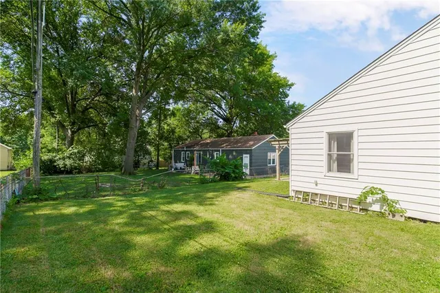 $280,000 | 5701 Russell Street, Mission, KS 66202
