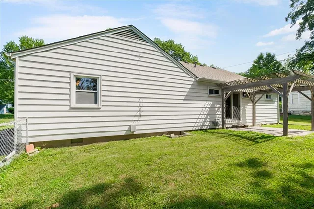$280,000 | 5701 Russell Street, Mission, KS 66202
