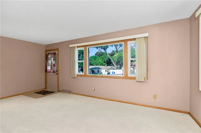 $280,000 | 5701 Russell Street, Mission, KS 66202