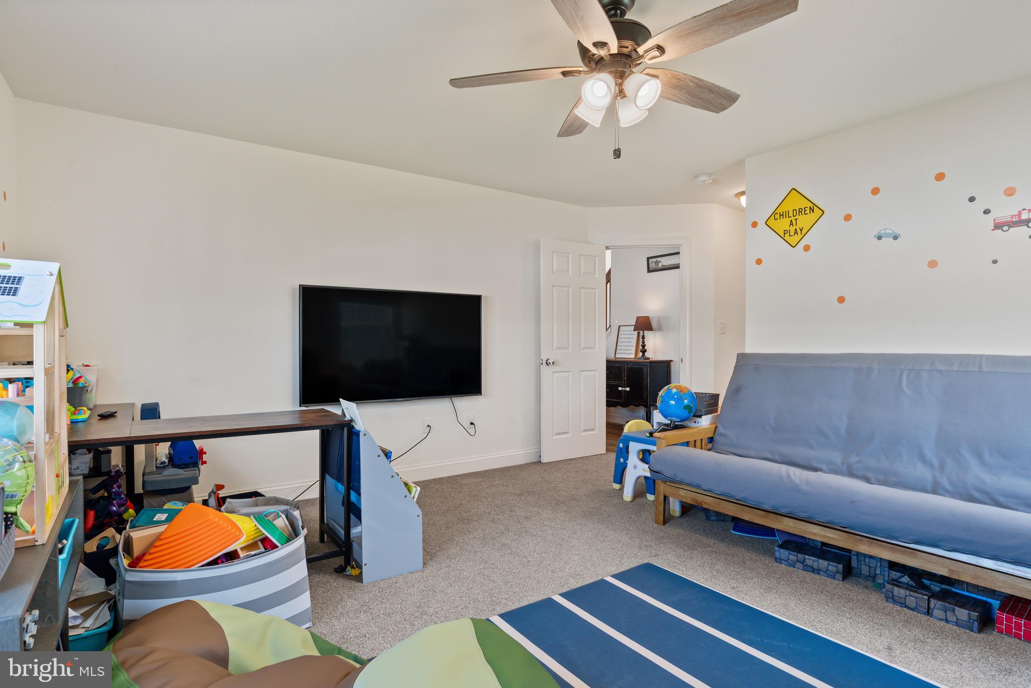 216 Eagle Road Dillsburg, PA 17019 - Photo 19 of 35 1st Floor Owners Suite